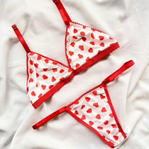 Conjunto de ropa interior, triángulo, sin relleno.